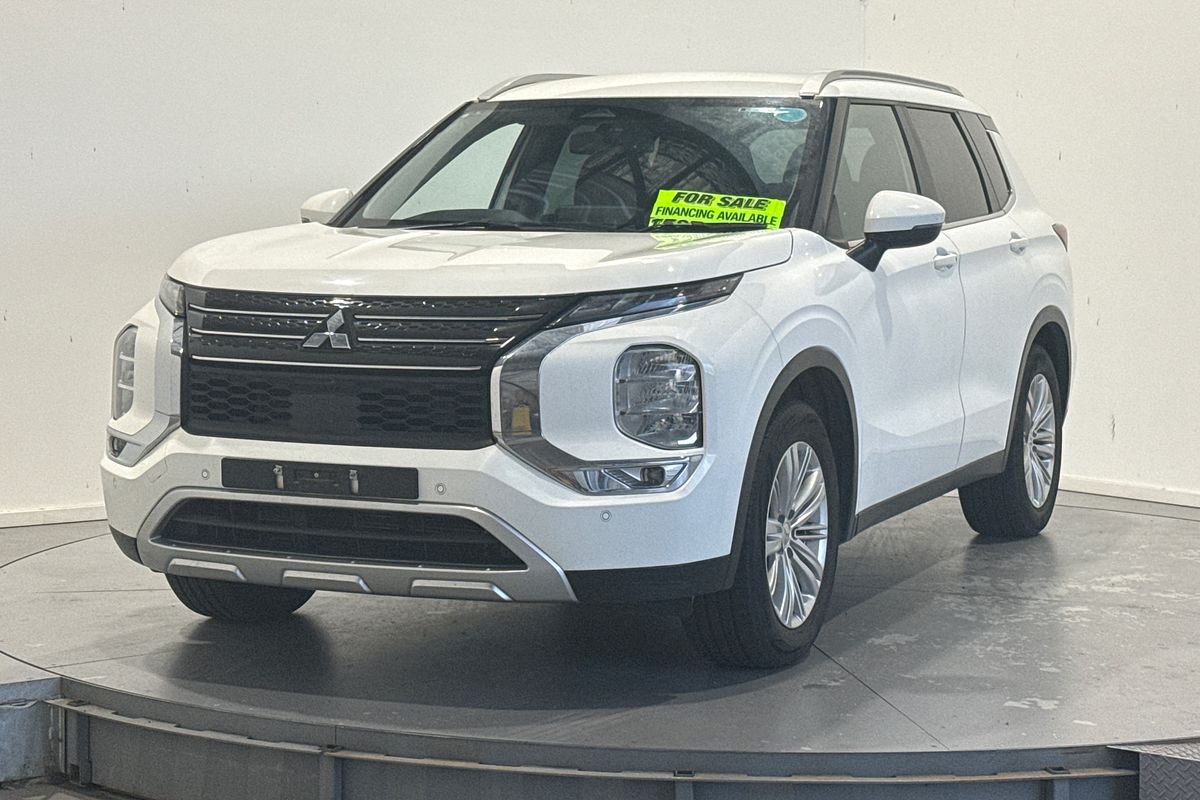 2023 Mitsubishi Outlander LS ZM
