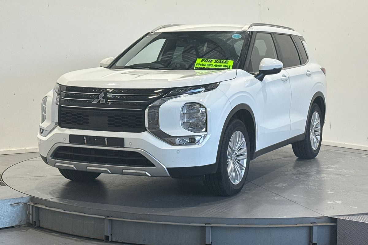 2023 Mitsubishi Outlander LS ZM