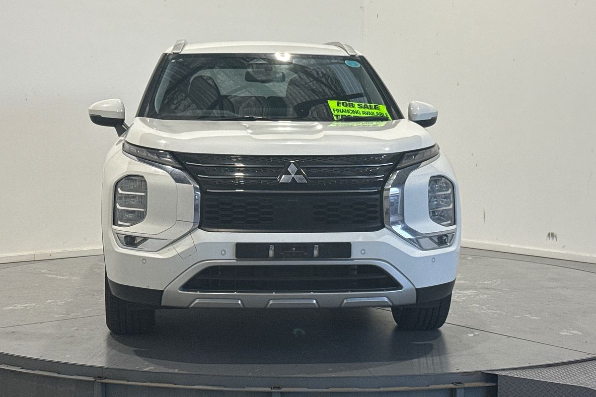 2023 Mitsubishi Outlander LS ZM