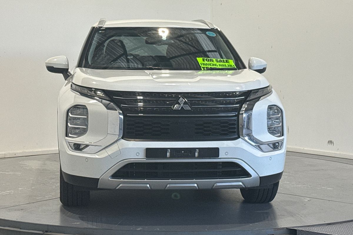 2023 Mitsubishi Outlander LS ZM