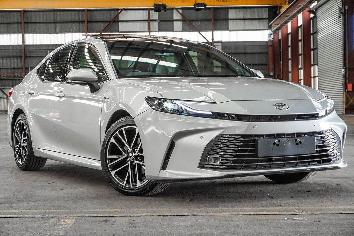 2025 Toyota Camry SL AXVH80R