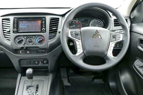 2023 Mitsubishi Triton GLX MR
