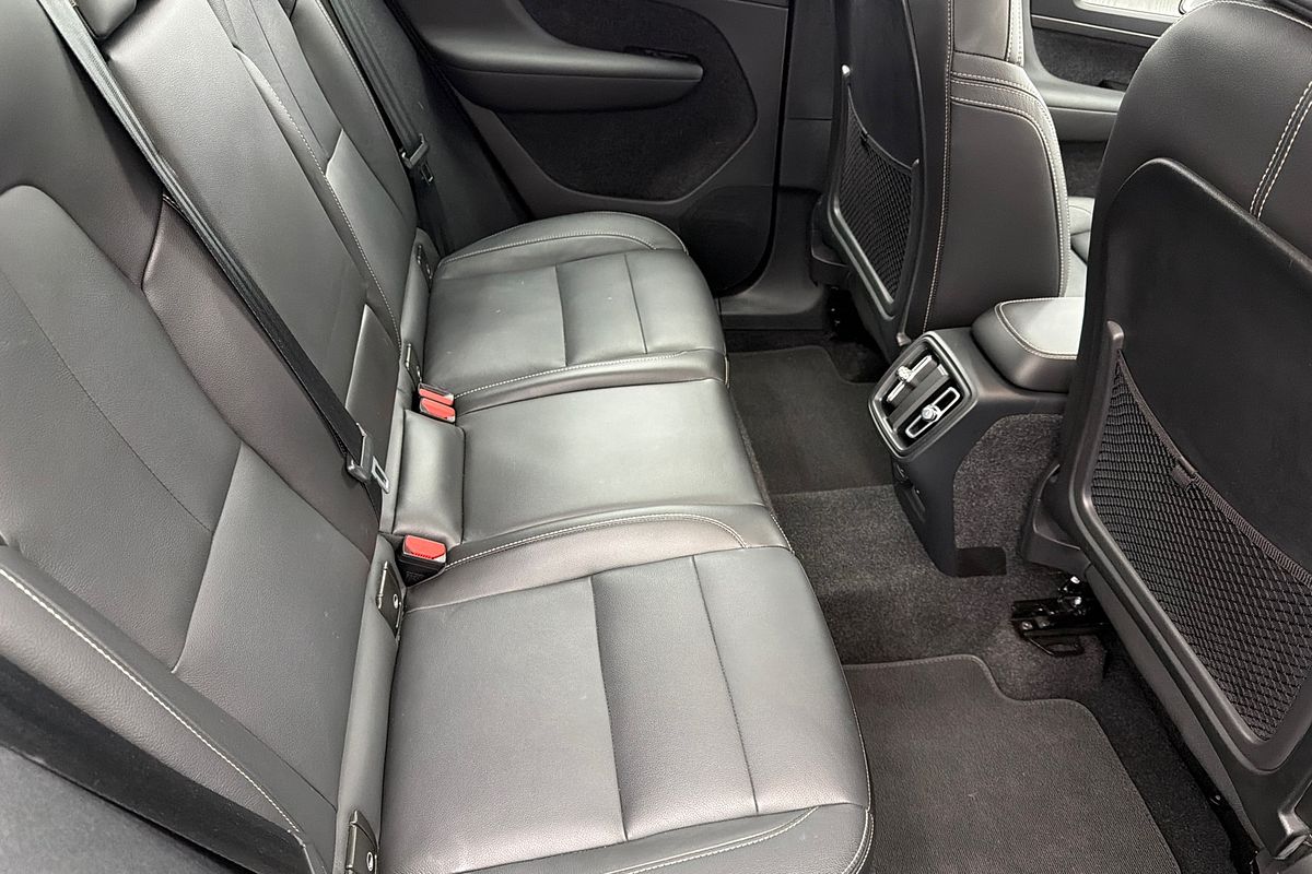 2022 Volvo XC40 Plus B4