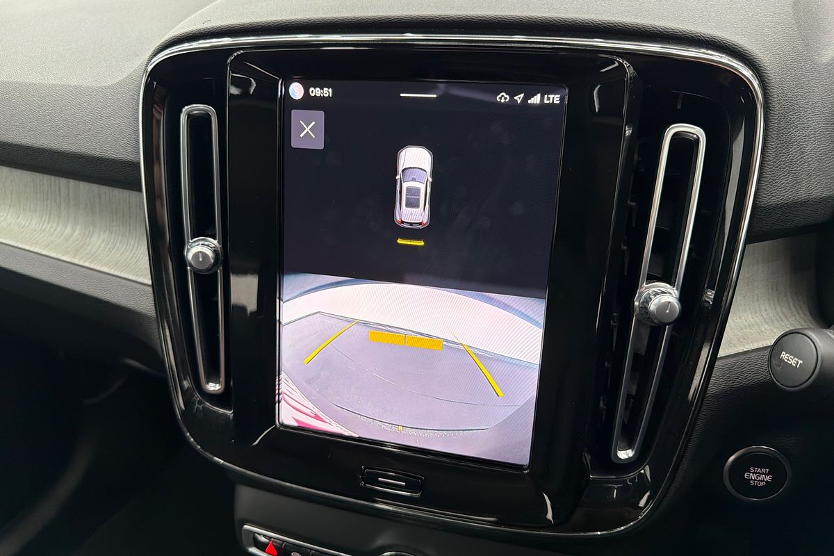 2022 Volvo XC40 Plus B4
