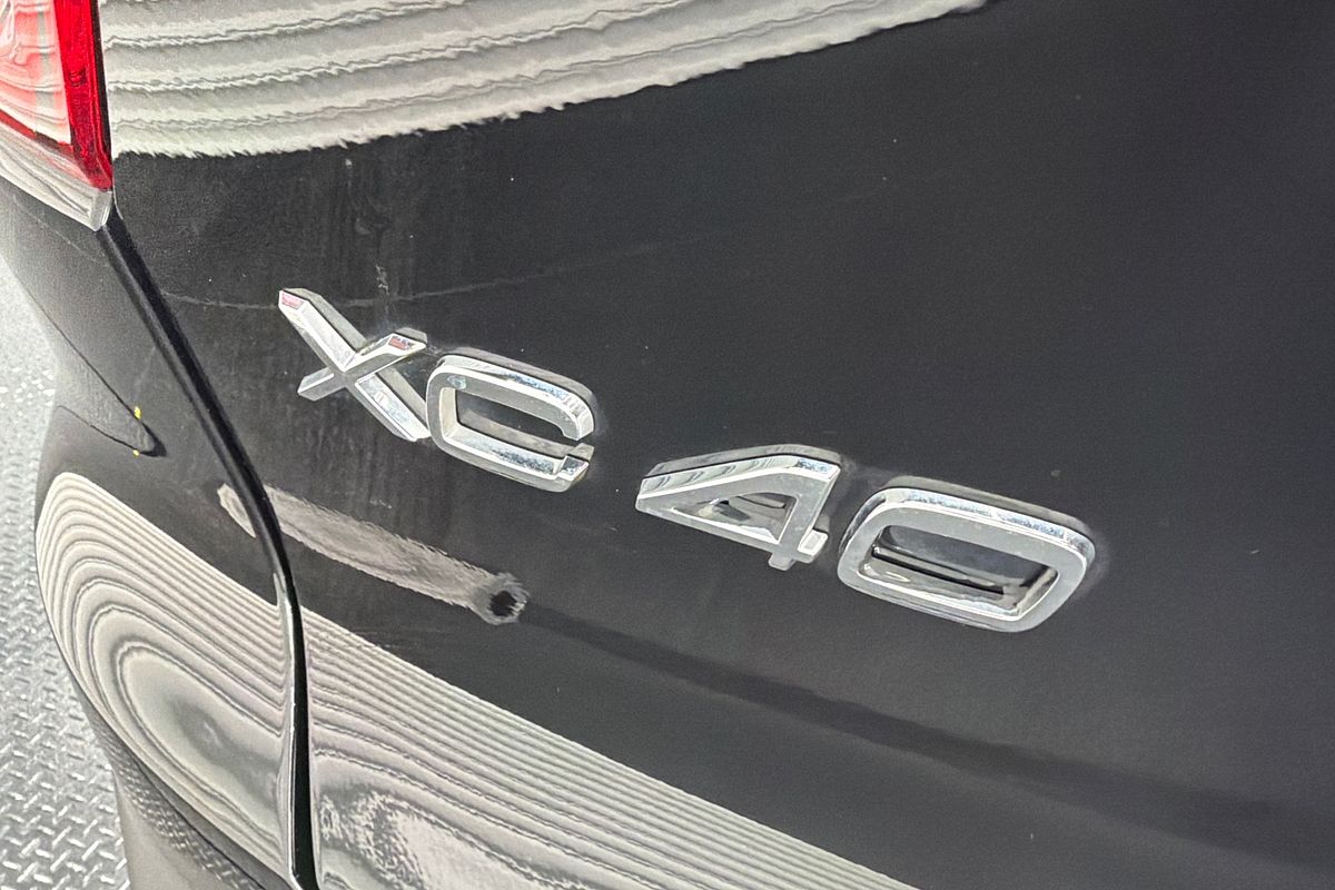 2022 Volvo XC40 Plus B4