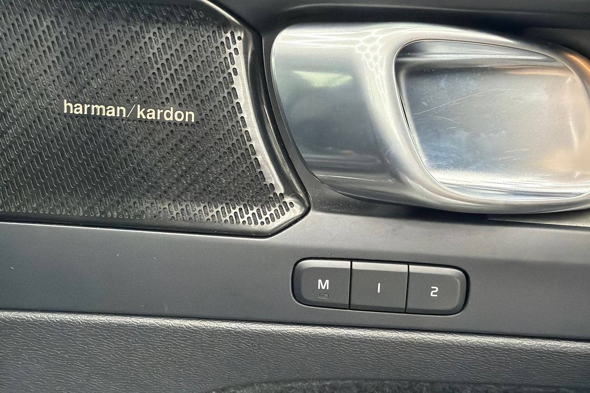 2022 Volvo XC40 Plus B4