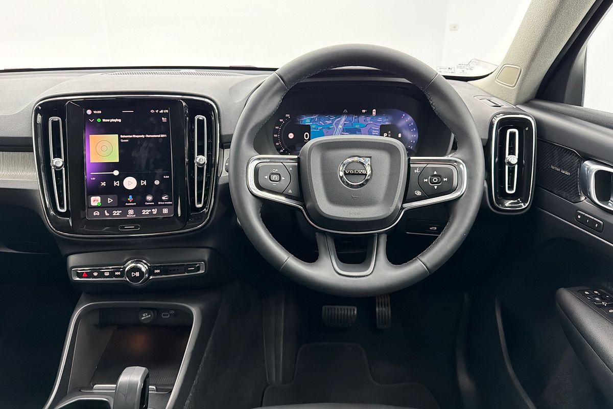 2022 Volvo XC40 Plus B4