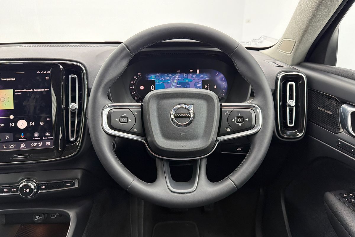2022 Volvo XC40 Plus B4