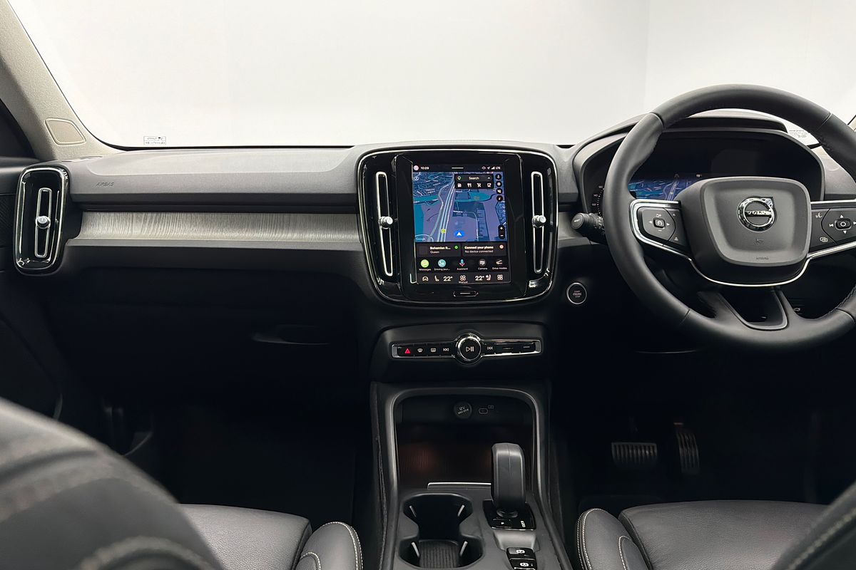 2022 Volvo XC40 Plus B4