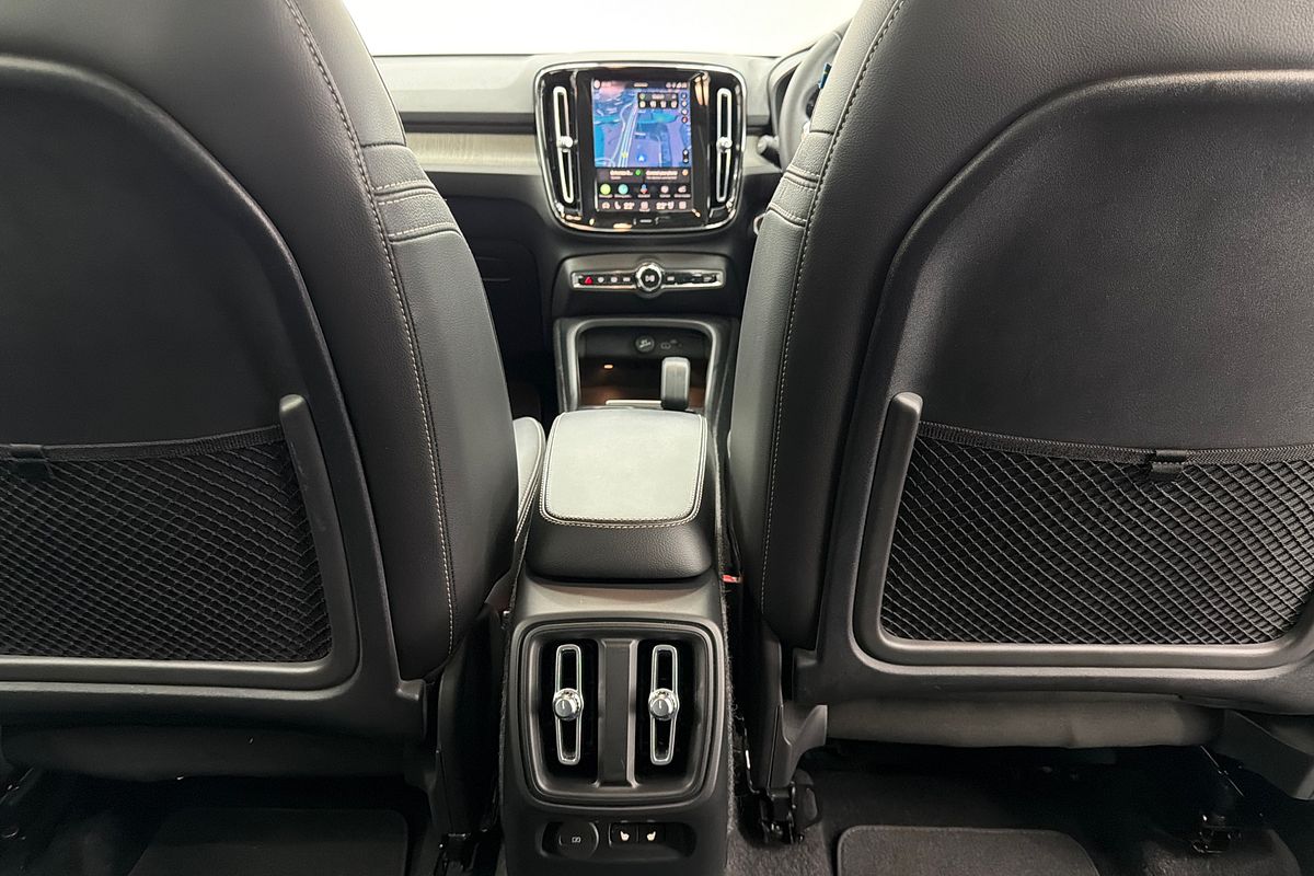 2022 Volvo XC40 Plus B4