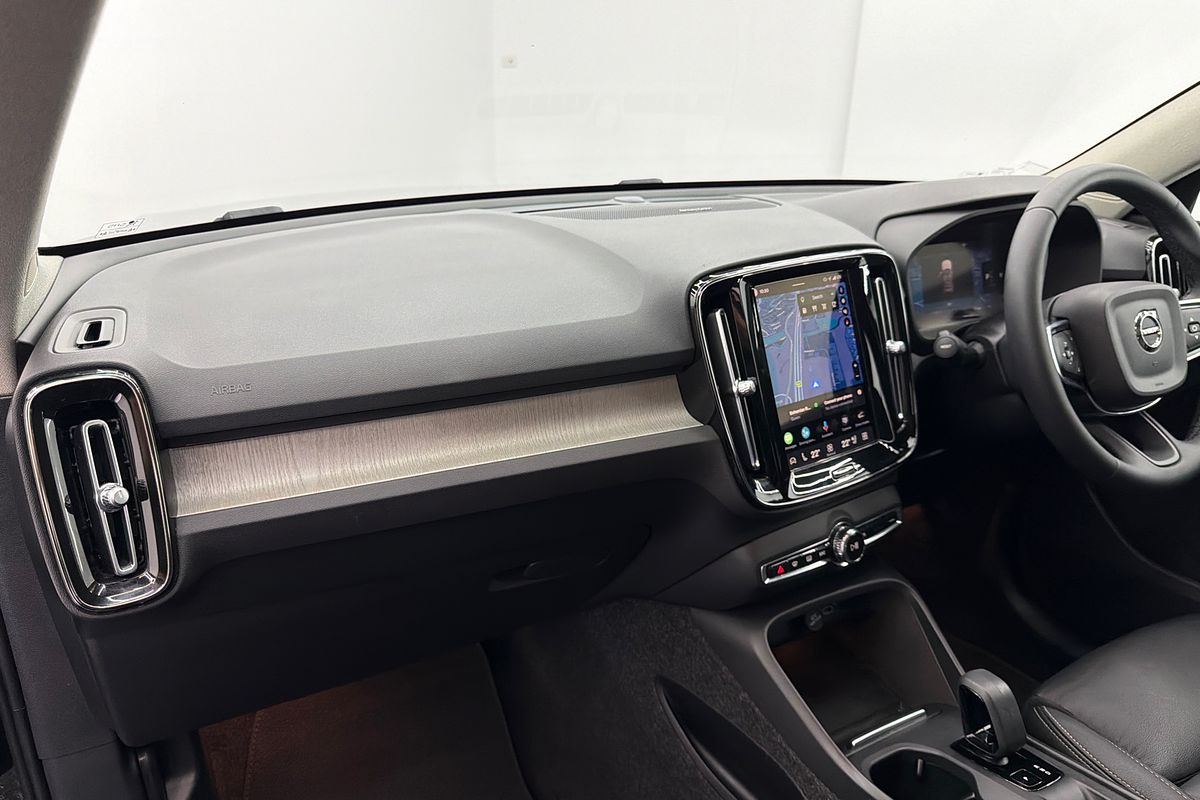2022 Volvo XC40 Plus B4