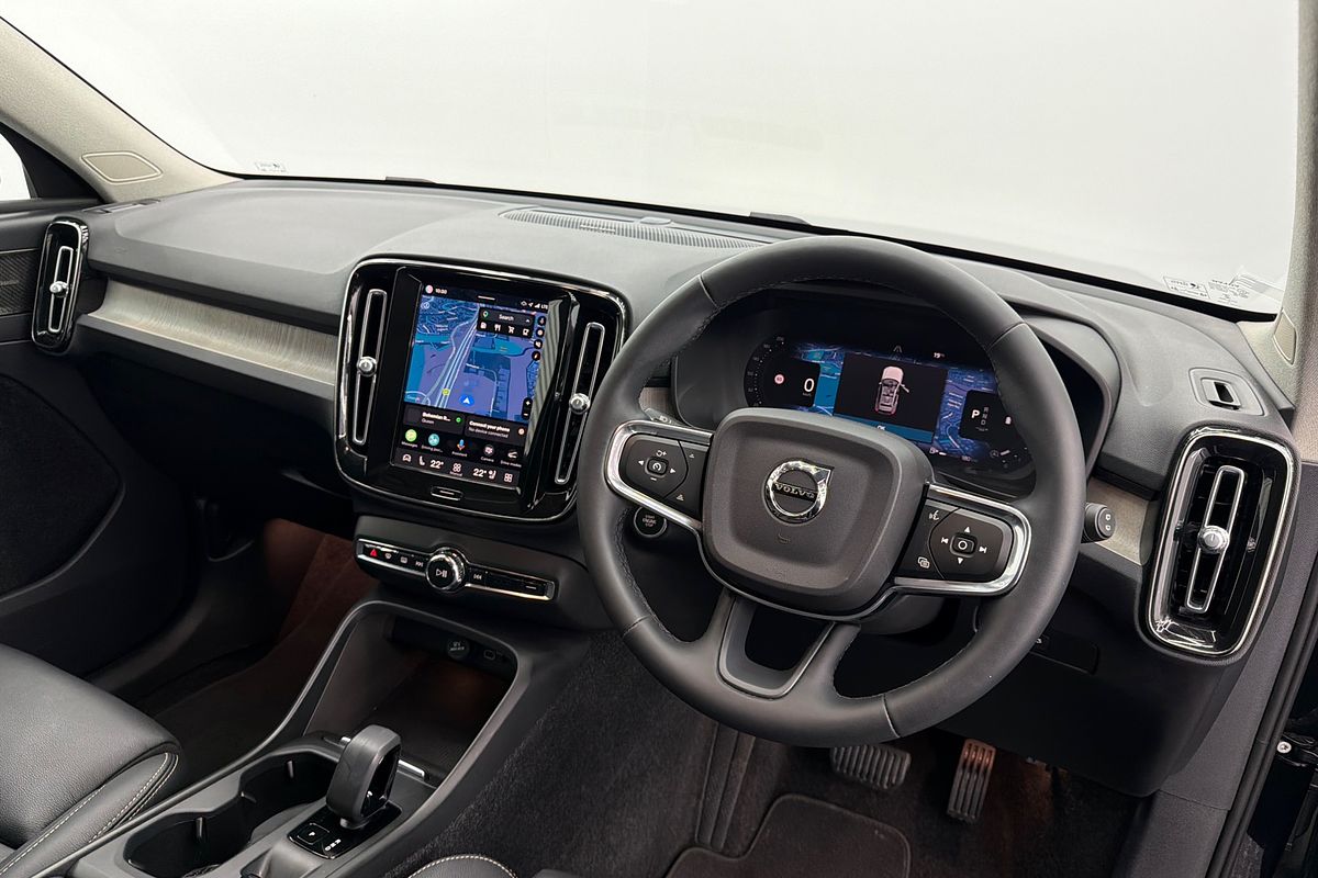2022 Volvo XC40 Plus B4