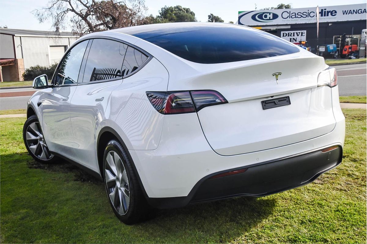 2023 Tesla Model Y Rear-Wheel Drive