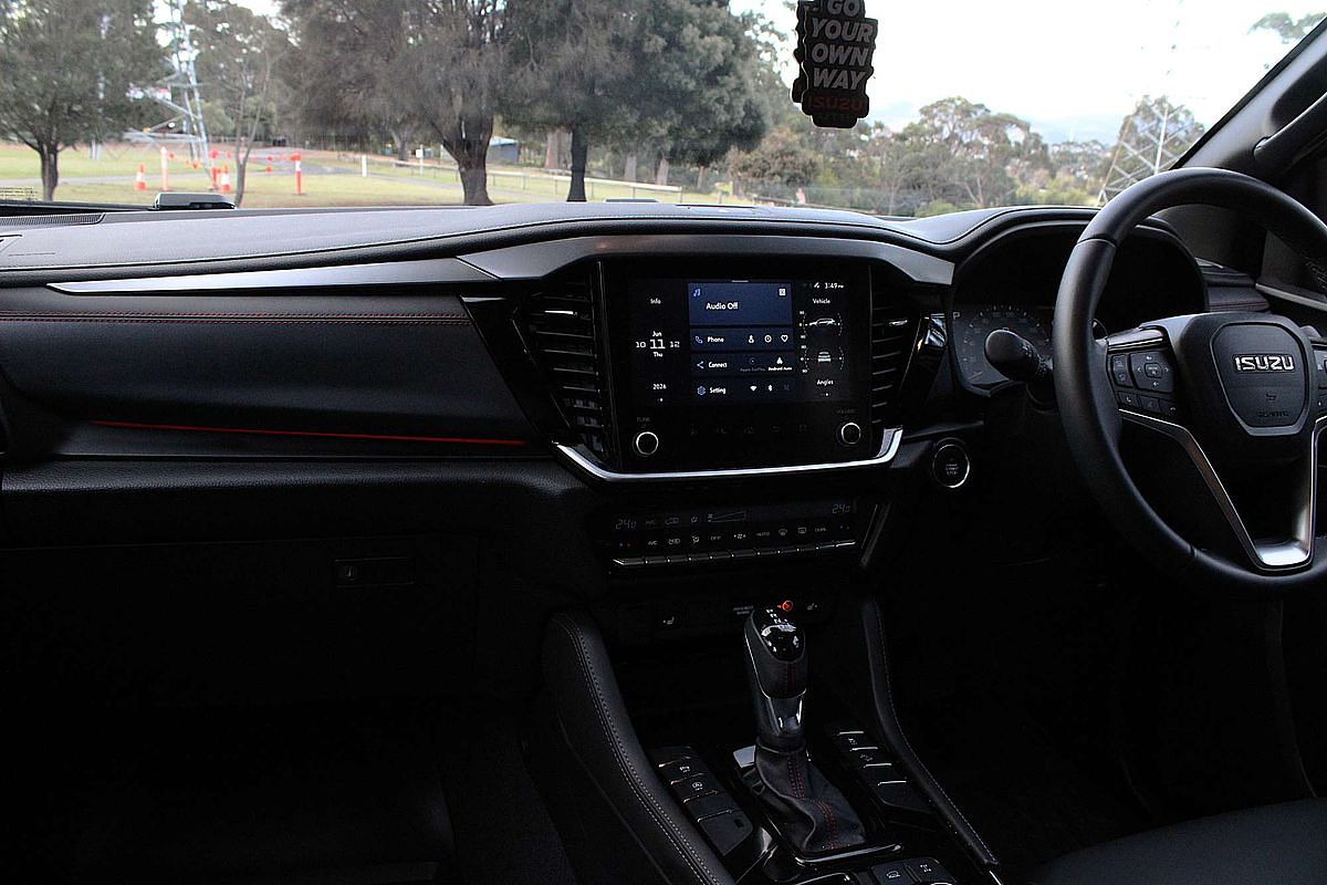 2025 Isuzu MU-X X-TERRAIN