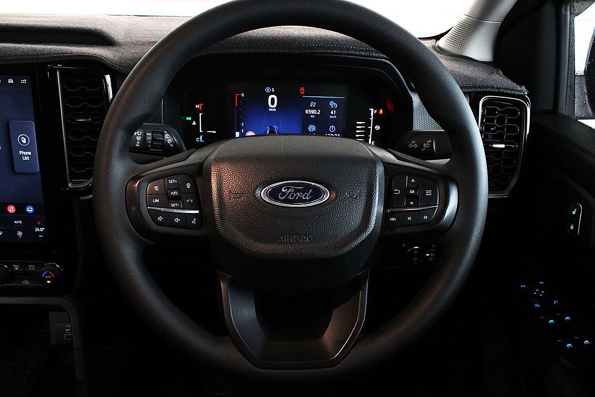 2025 Ford Everest Ambiente 2.0L