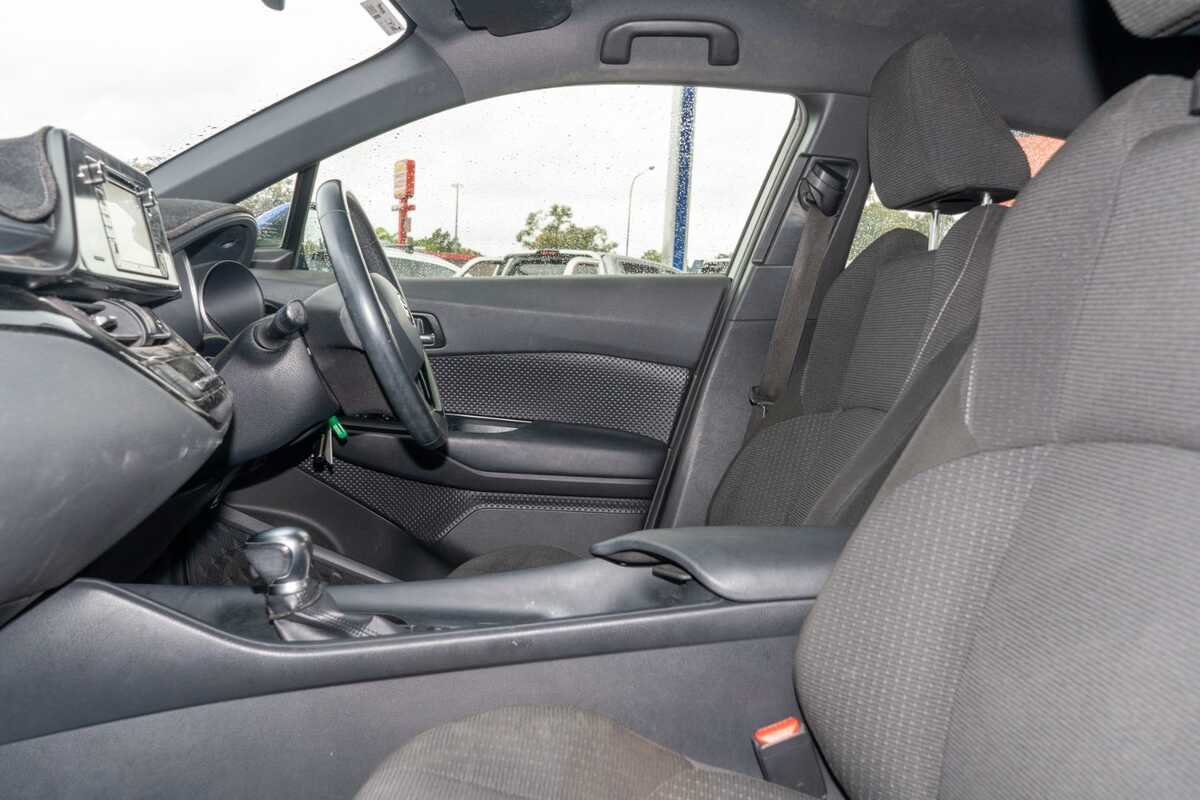 2018 Toyota C-HR  NGX10R