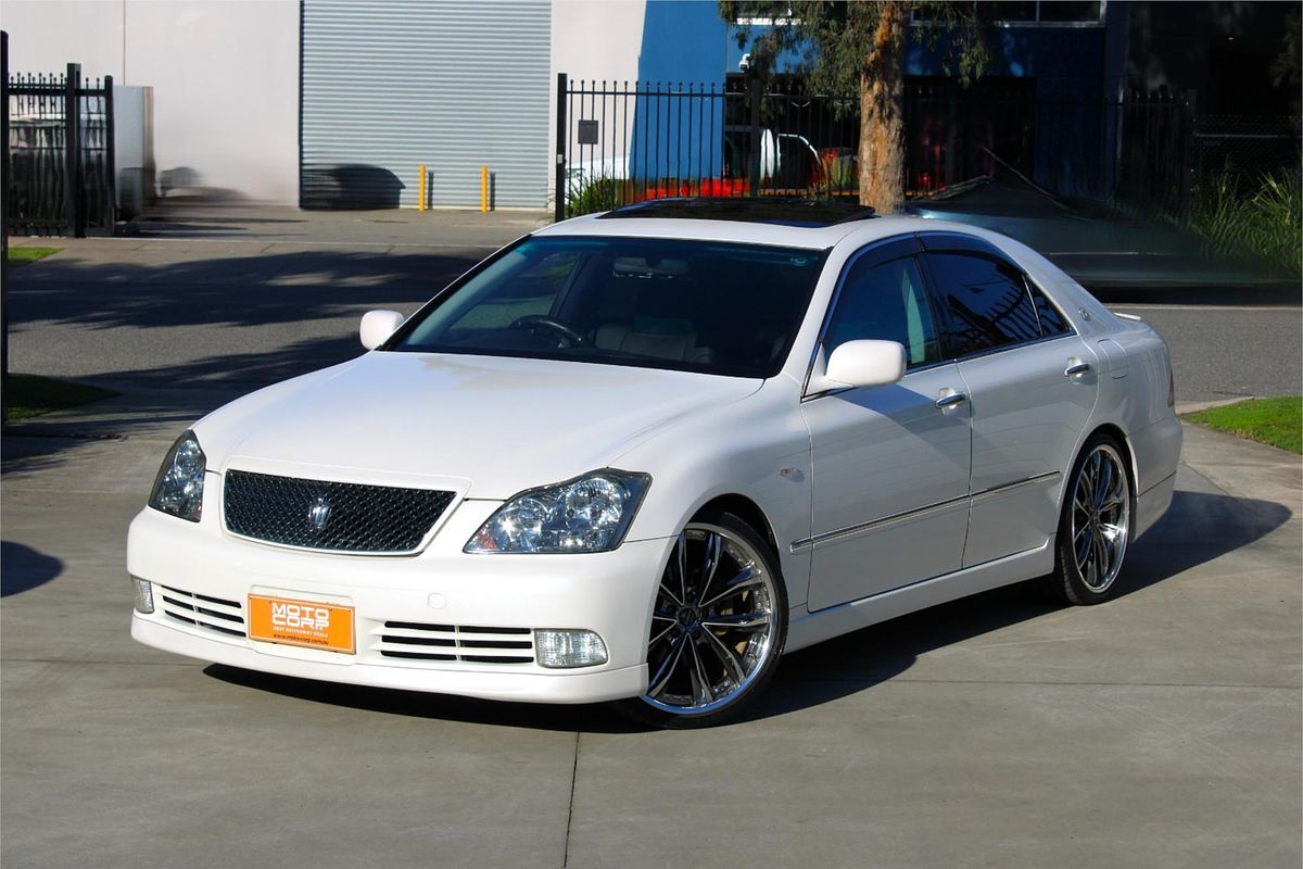 2004 Toyota Crown GRS182