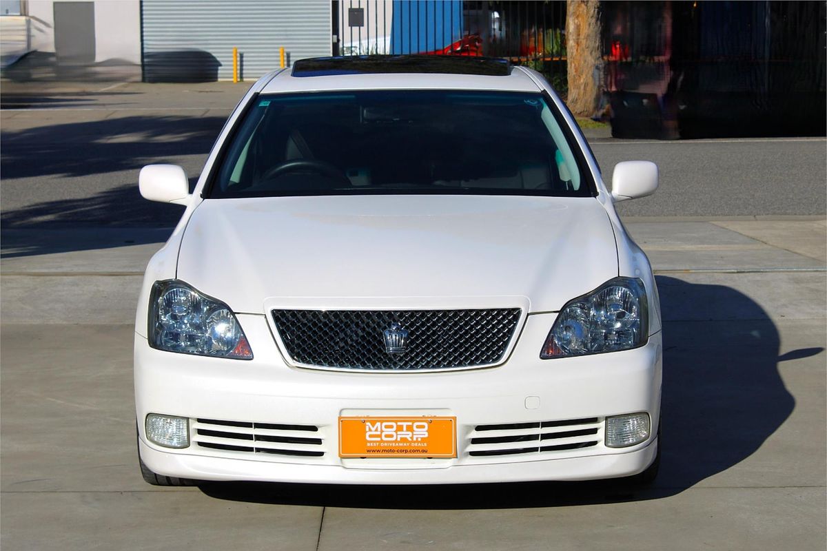 2004 Toyota Crown GRS182