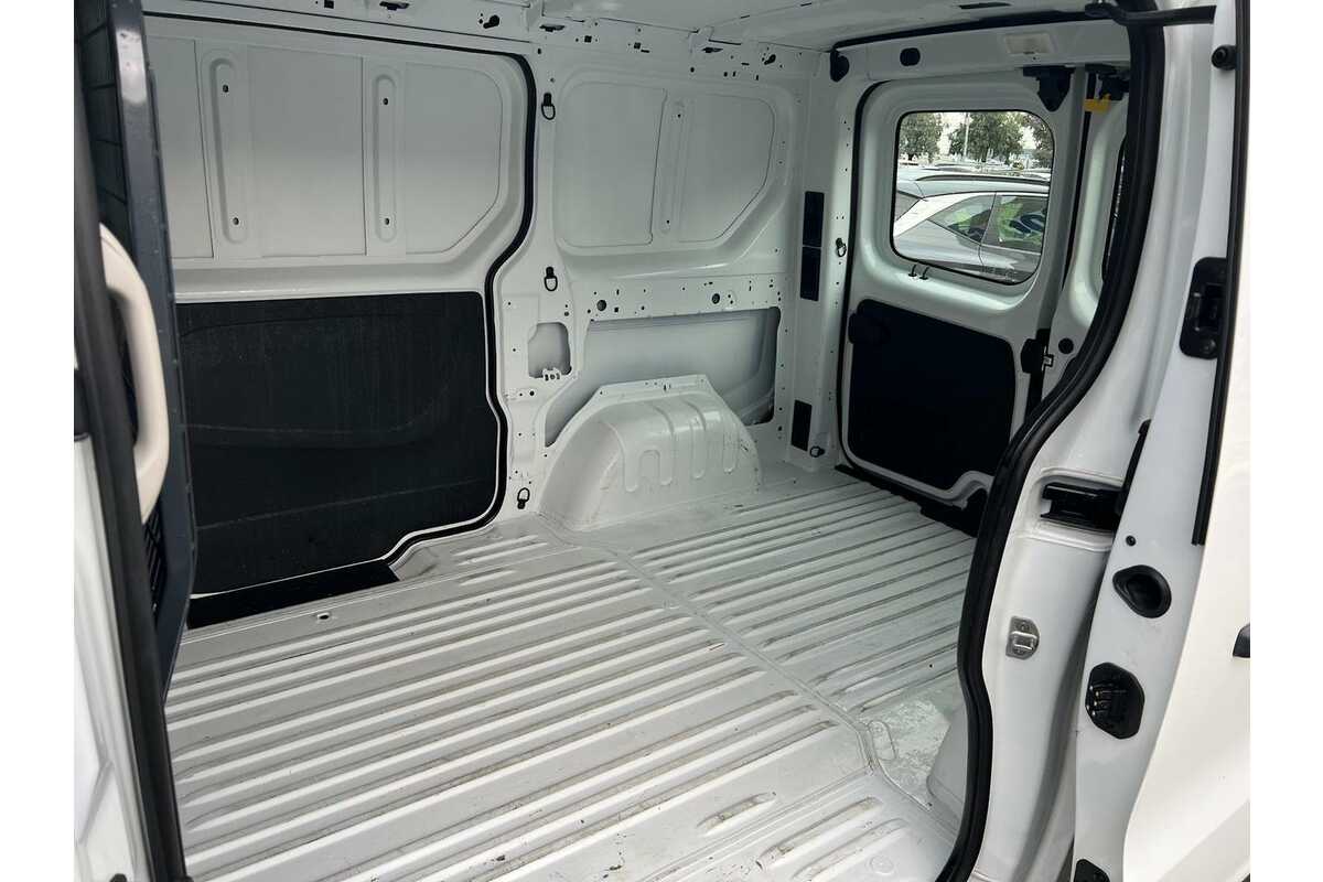 2021 Mitsubishi Express GLX SN