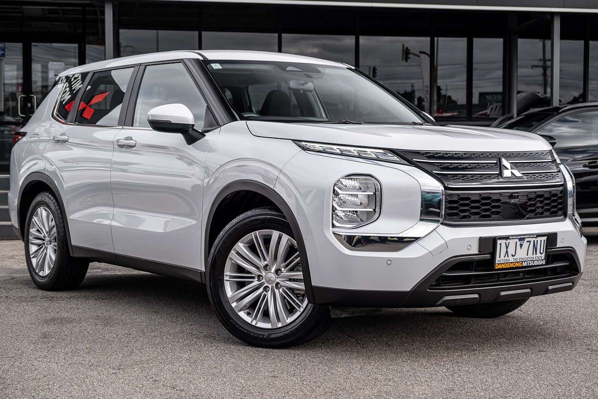 2023 Mitsubishi Outlander ES ZM