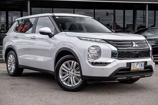 2023 Mitsubishi Outlander ES ZM