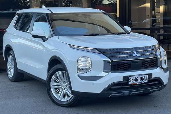 2024 Mitsubishi Outlander ES ZM