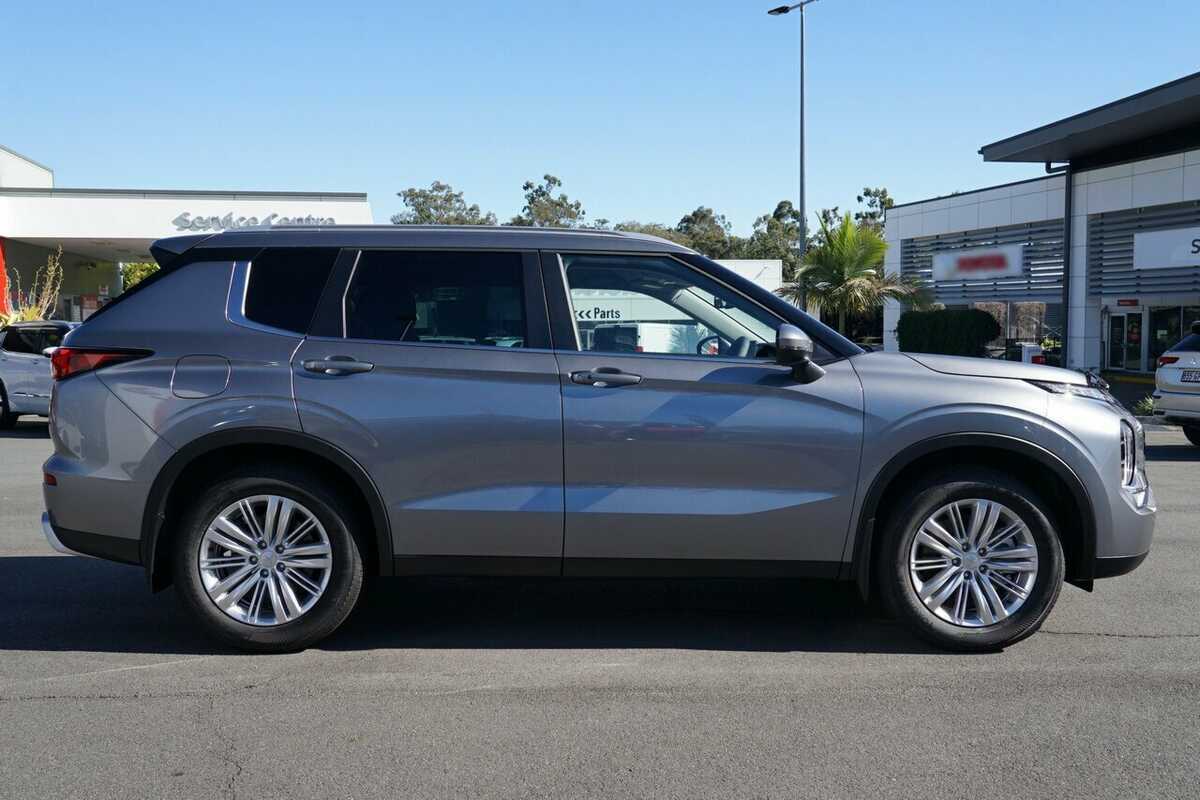 2023 Mitsubishi Outlander LS ZM