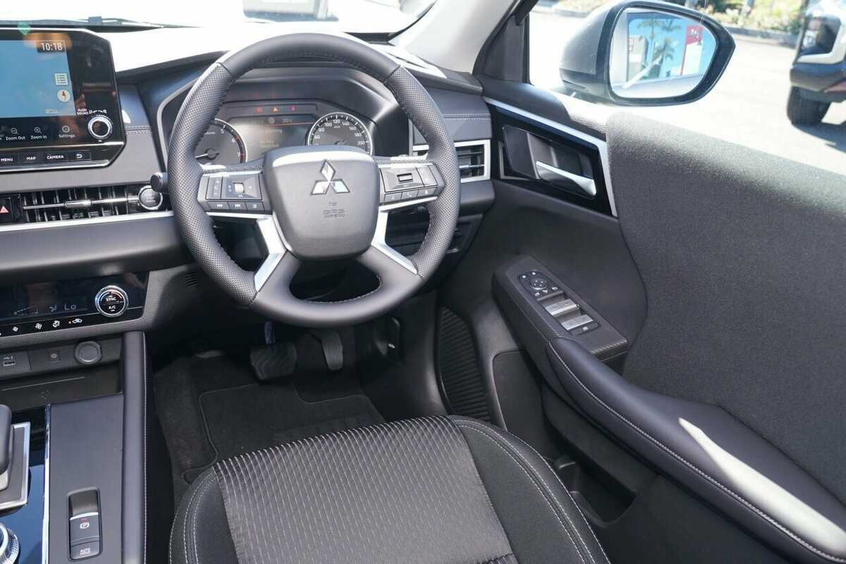 2023 Mitsubishi Outlander LS ZM
