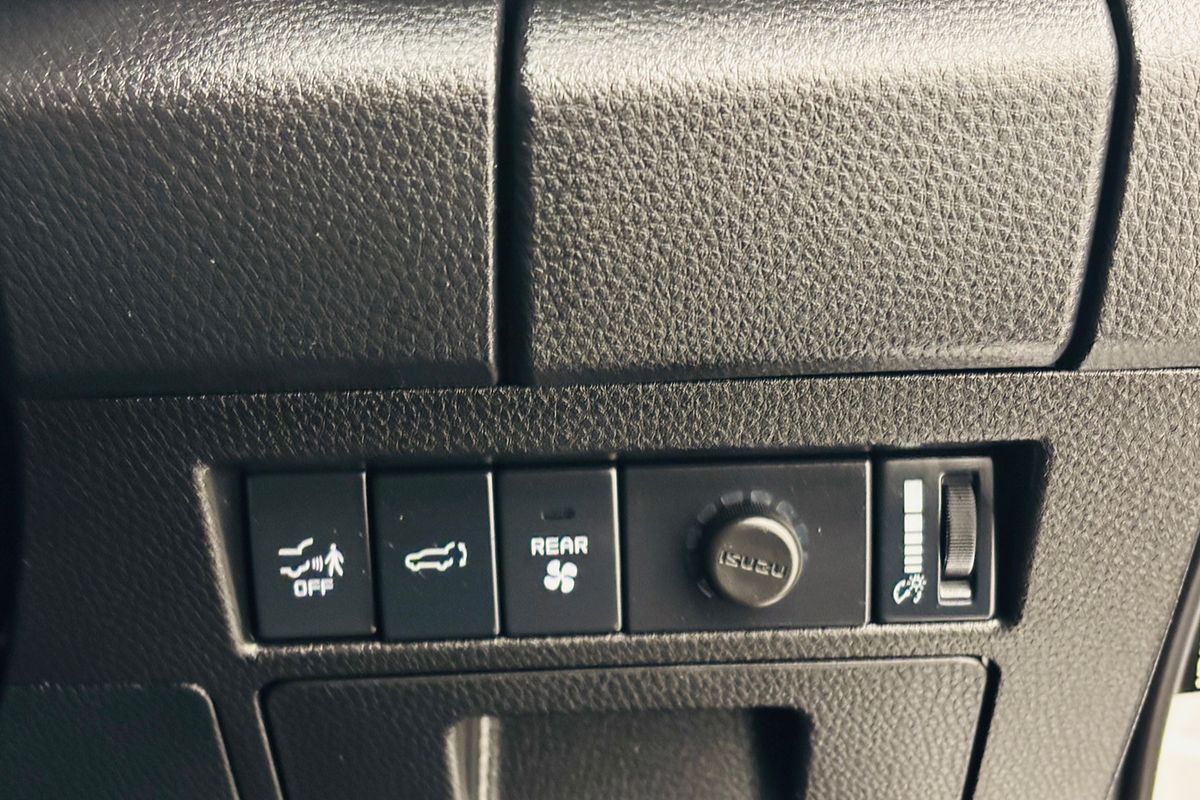 2024 Isuzu MU-X 4X4 LST 3.0 L Automatic