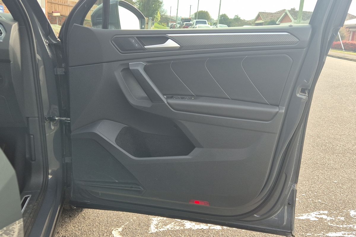 MY23 Volkswagen Tiguan Allspace 162TSI R-Line 7 Speed DSG (BJ25TTR/23)