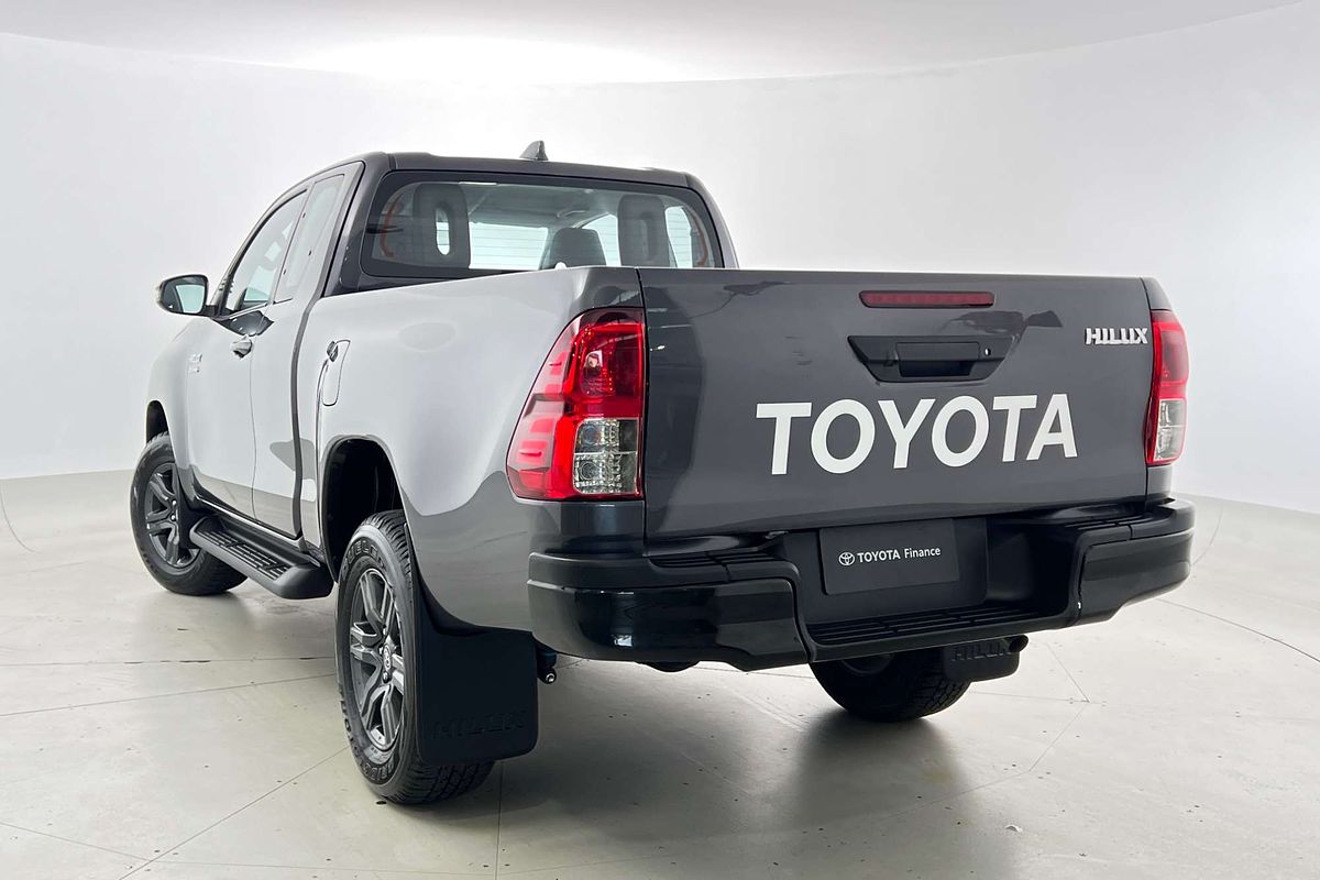 2025 Toyota Hilux 4x2 SR 2.8L T Diesel Automatic Extra Cab