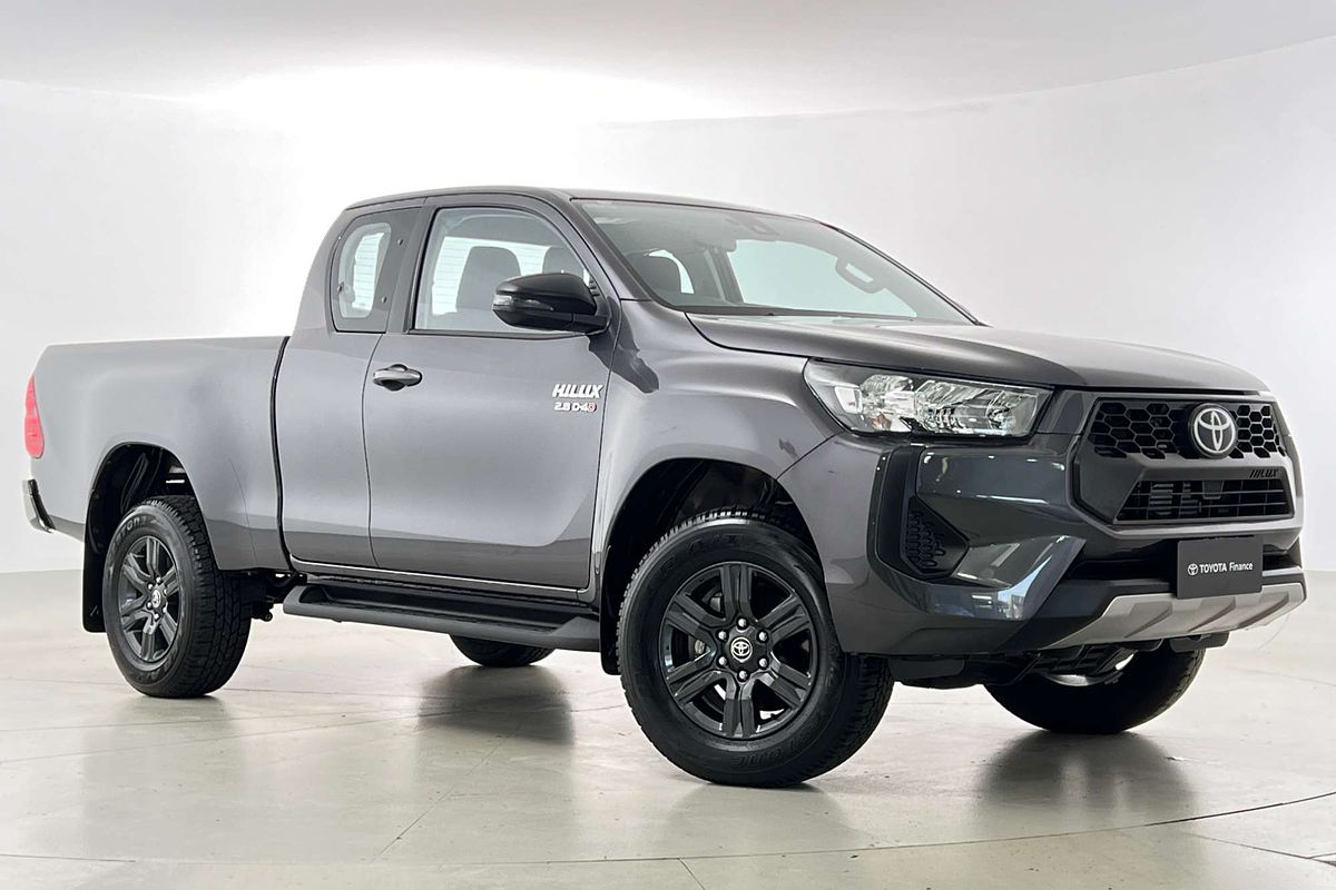 2025 Toyota Hilux 4x2 SR 2.8L T Diesel Automatic Extra Cab