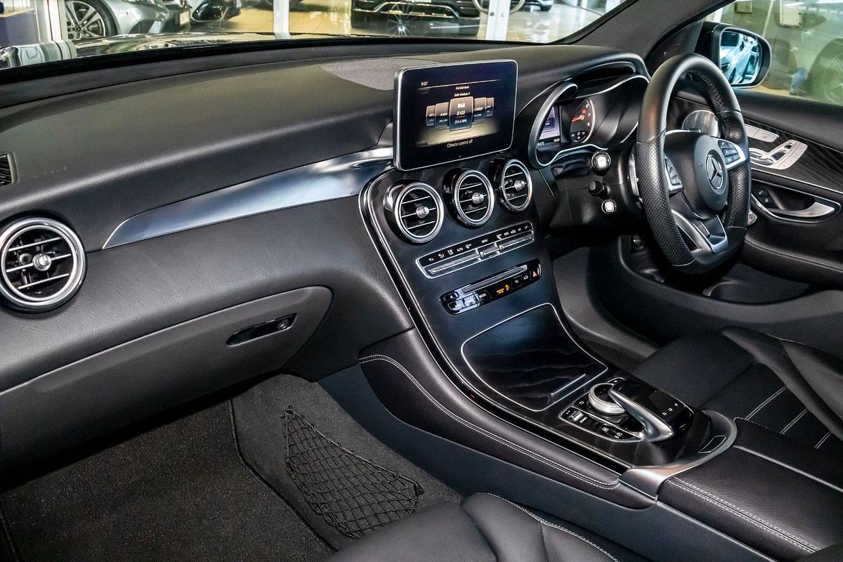 X253 GLC250 WAG 5dr 9G 9sp 665 kg 2.0T