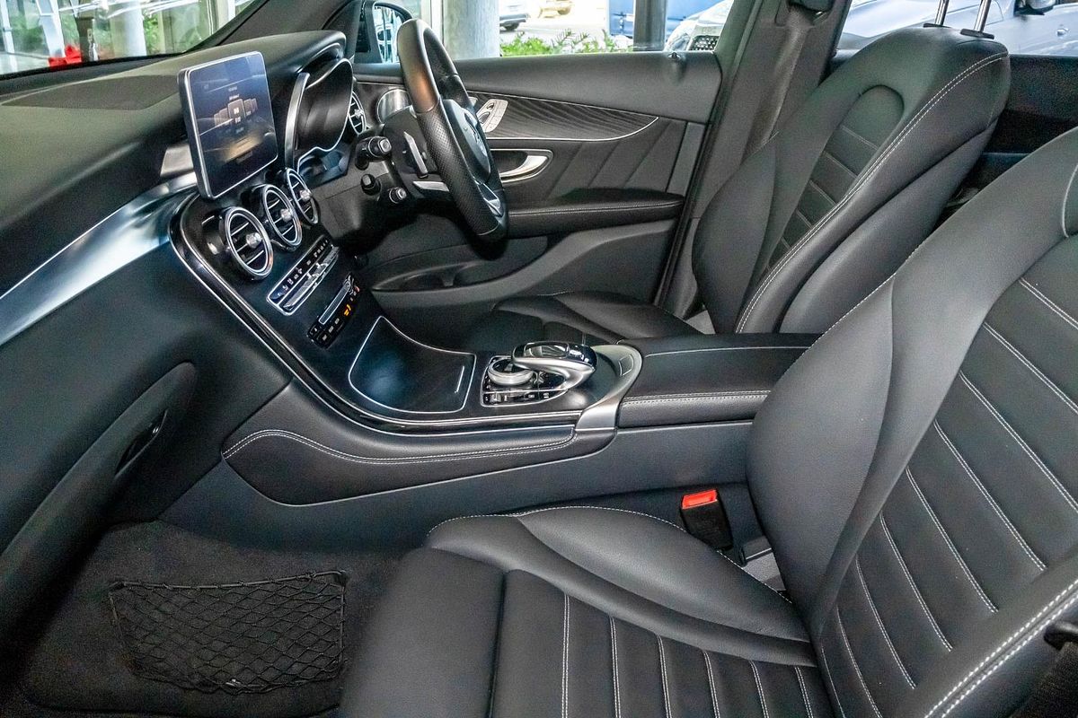 X253 GLC250 WAG 5dr 9G 9sp 665 kg 2.0T