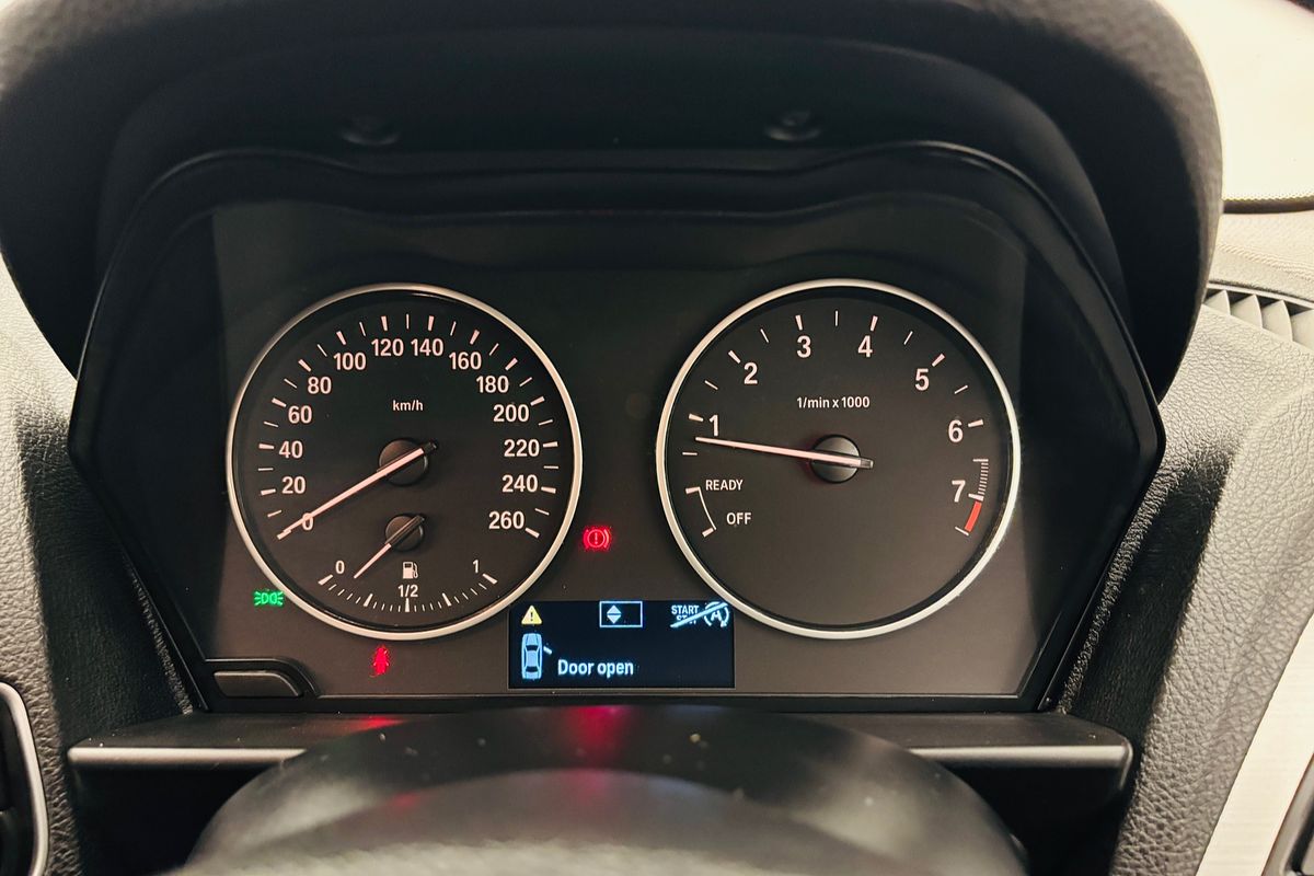 2014 Bmw 1 16i 6 SP MANUAL 5D HATCHBACK T4