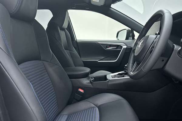 2024 Toyota RAV4 XSE AXAH52R thumb-12