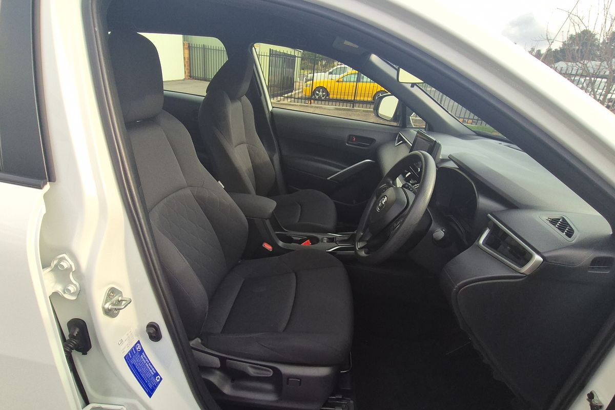 Corolla Cross Hybrid GX 2.0L Auto CVT 5 Door Hatch 4V79260 002