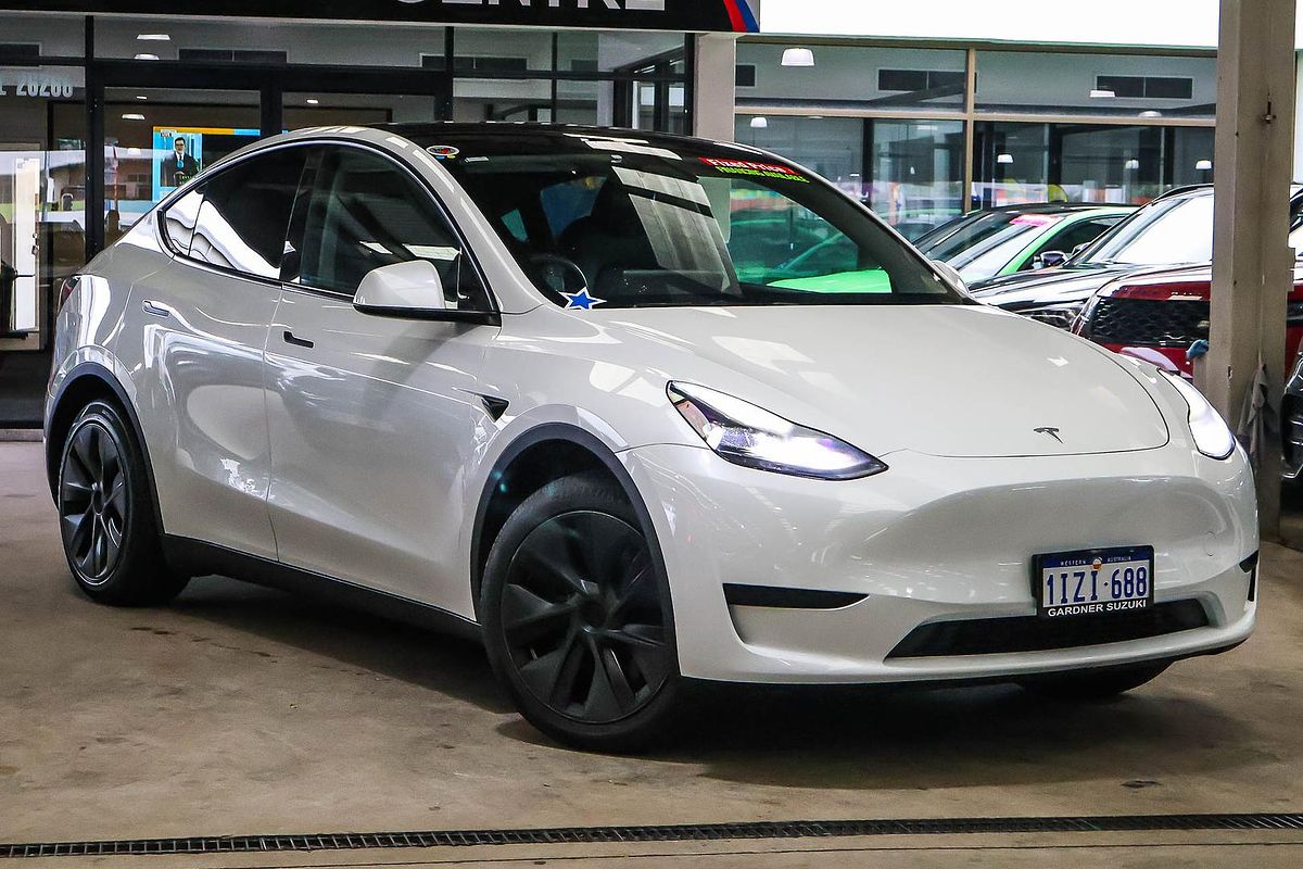 2024 Tesla Model Y Rear-Wheel Drive