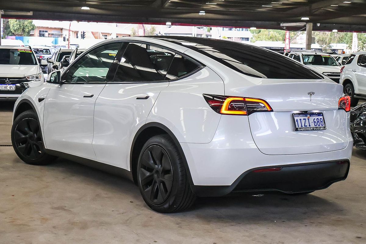 2024 Tesla Model Y Rear-Wheel Drive