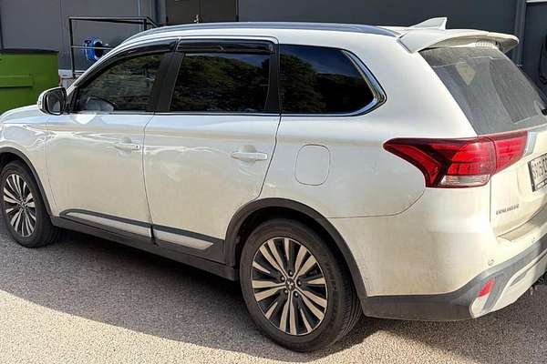 2020 Mitsubishi Outlander LS ZL thumb-1
