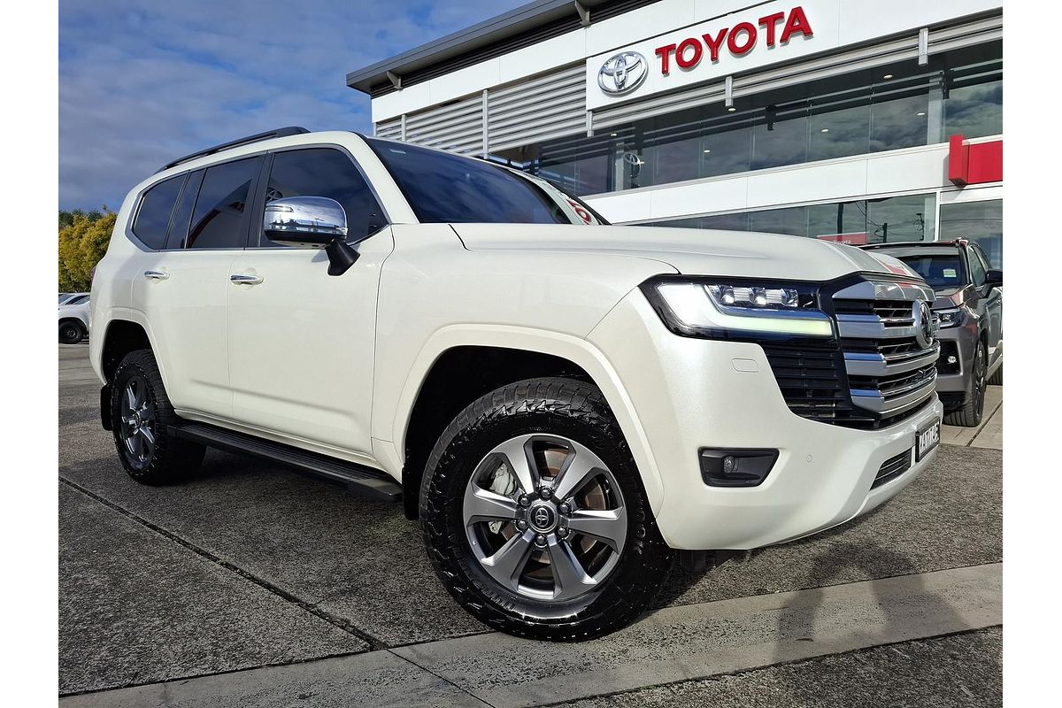 2022 Toyota Landcruiser Sahara FJA300R