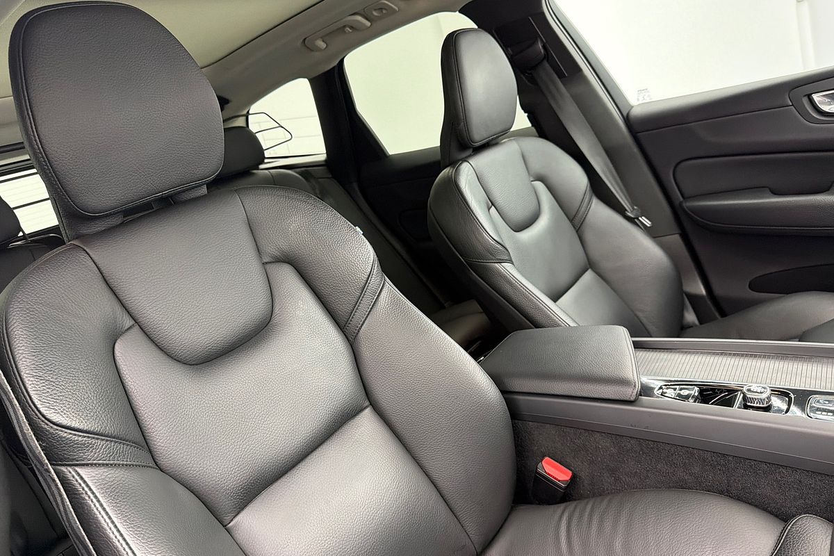 2021 Volvo XC60 B5 Momentum