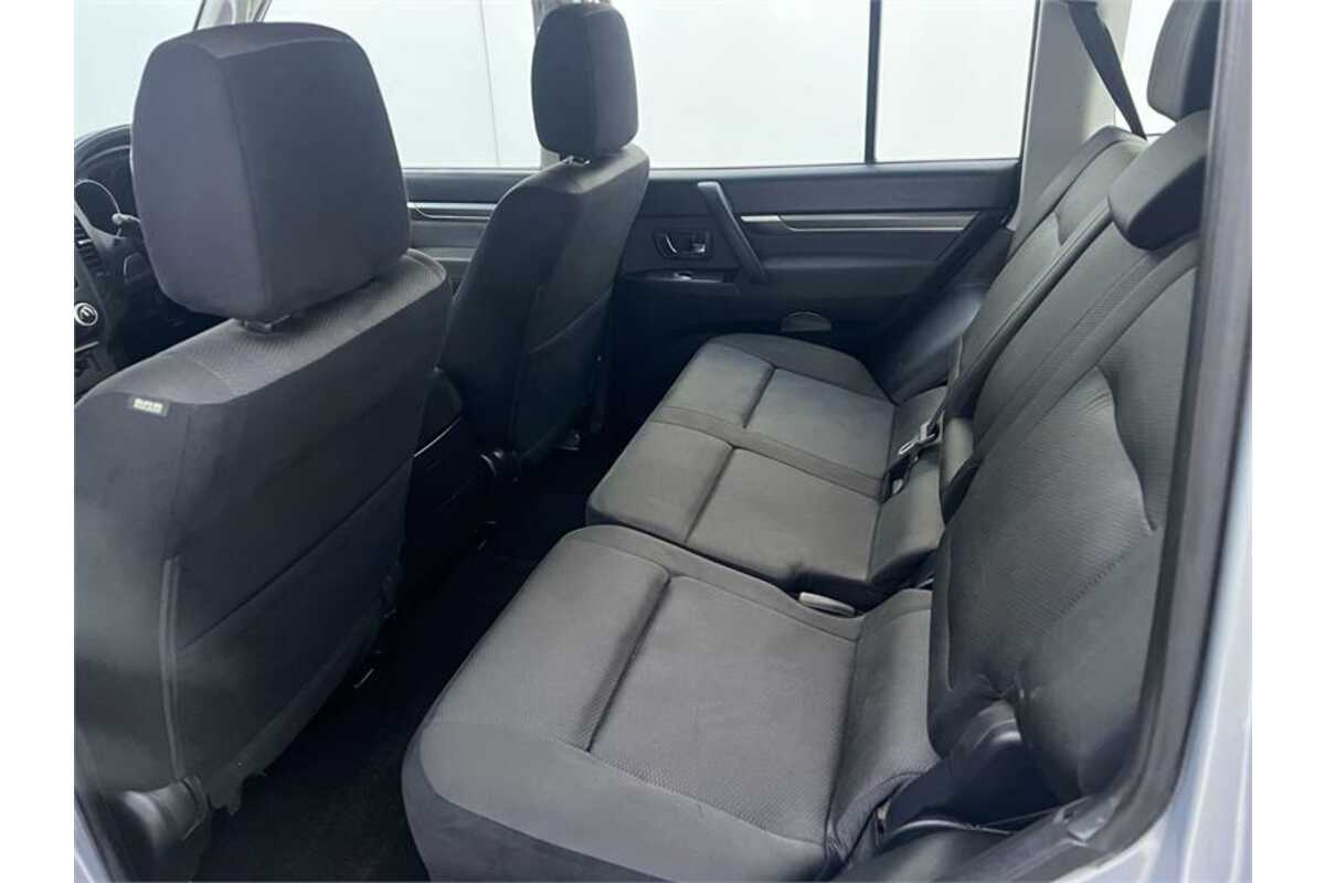2010 Mitsubishi PAJERO GLX LWB (4x4) NT MY10