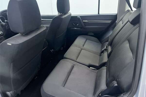 2010 Mitsubishi PAJERO GLX LWB (4x4) NT MY10