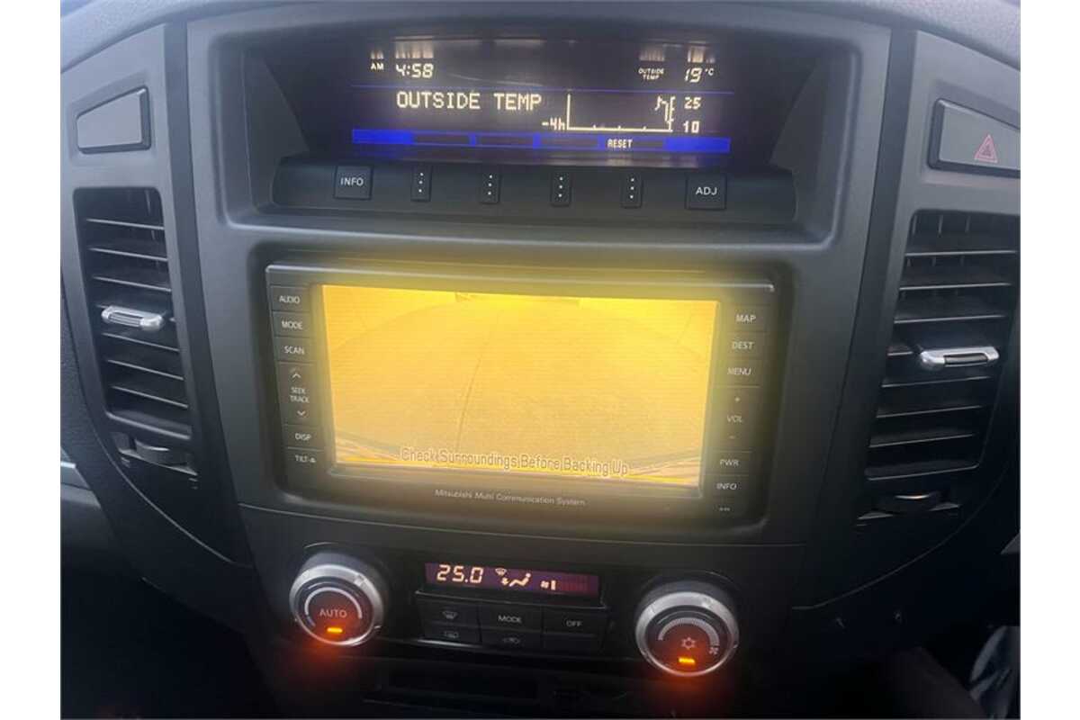2010 Mitsubishi PAJERO GLX LWB (4x4) NT MY10