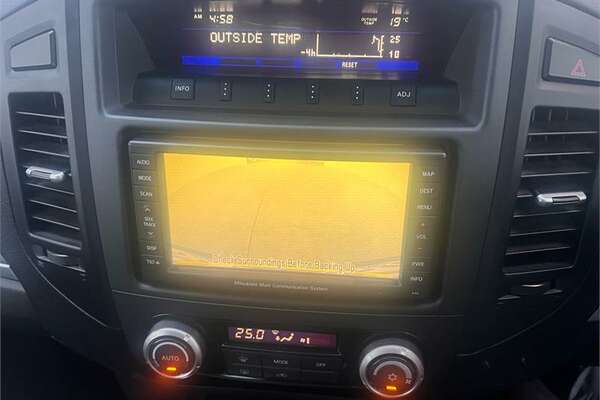 2010 Mitsubishi PAJERO GLX LWB (4x4) NT MY10