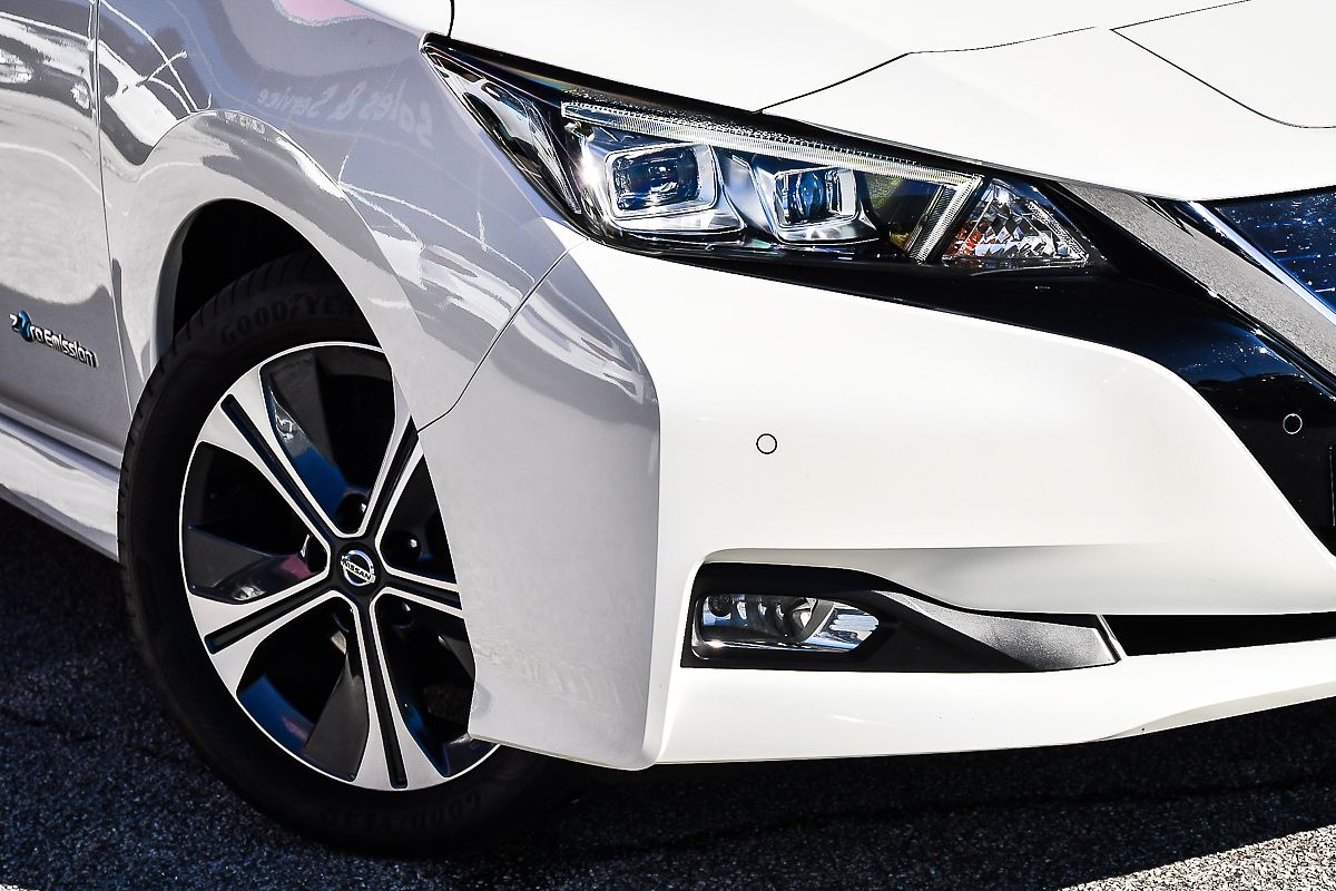 2022 Nissan LEAF ZE1