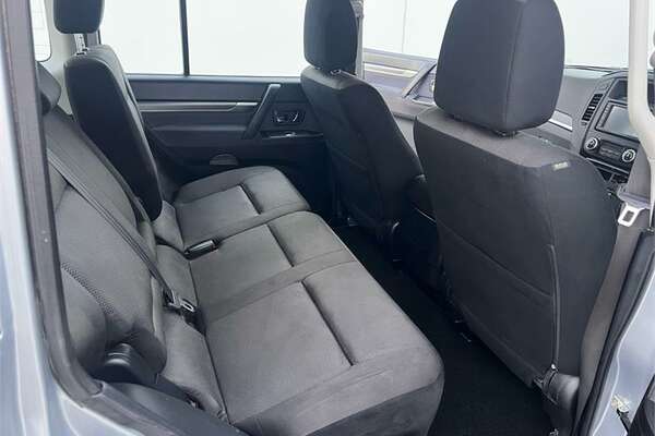 2010 Mitsubishi PAJERO GLX LWB (4x4) NT MY10