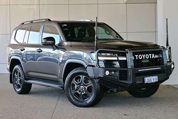 2025 Toyota Landcruiser GR Sport FJA300R