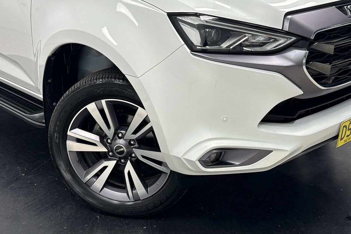2022 Isuzu MU